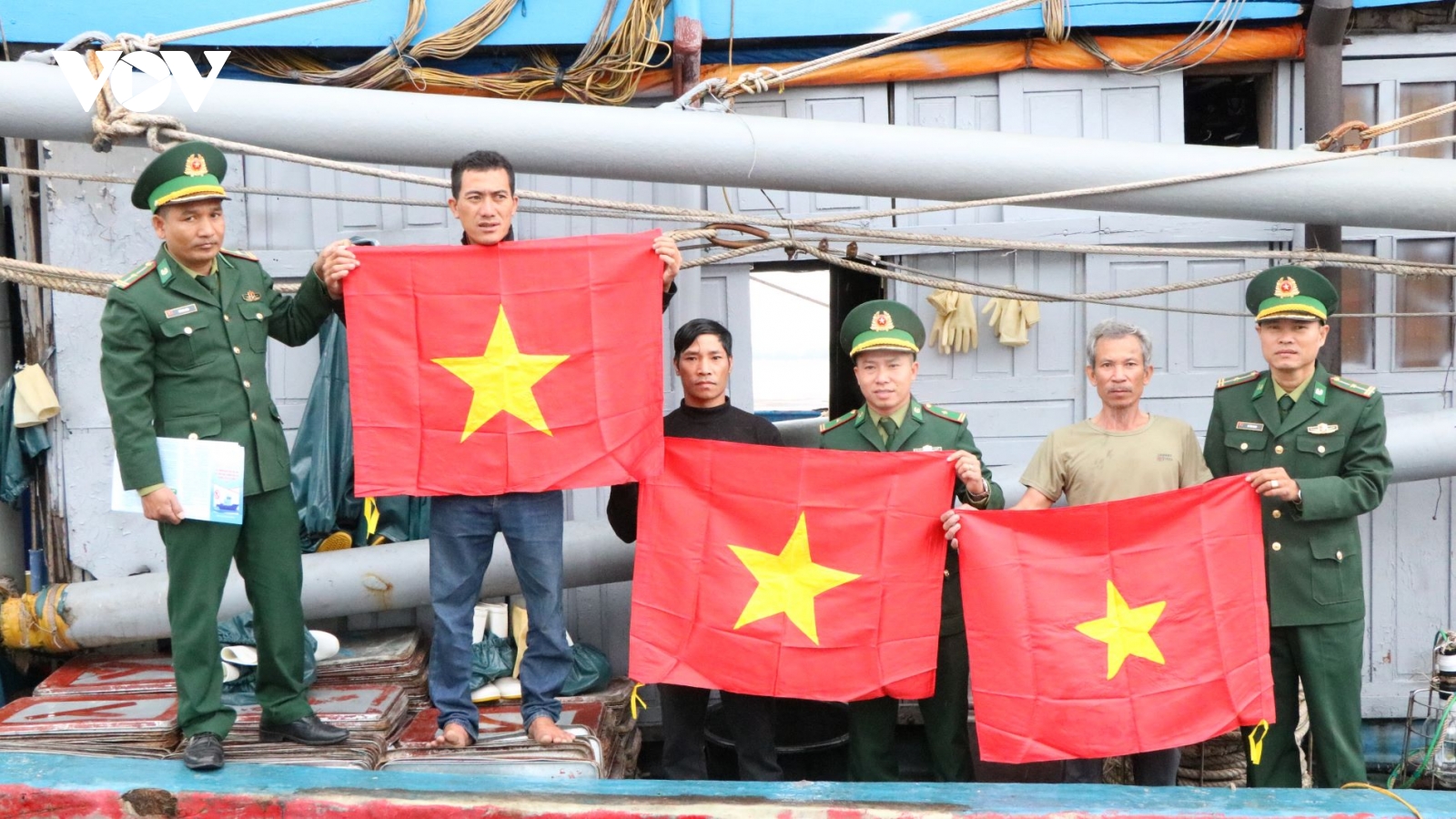 Từ Nghị quyết đến ngư trường: Rộn ràng phiên biển cuối năm ở Cửa Việt, Quảng Trị